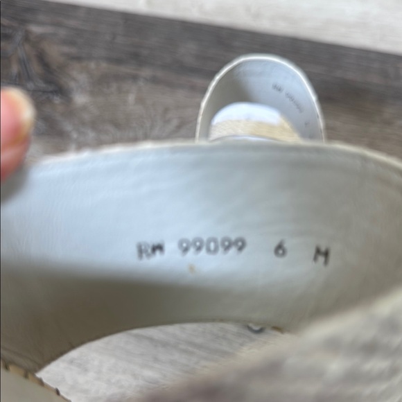 🍁🌷Stuart Weitzman Cream Braided Sandals - Picture 5 of 5